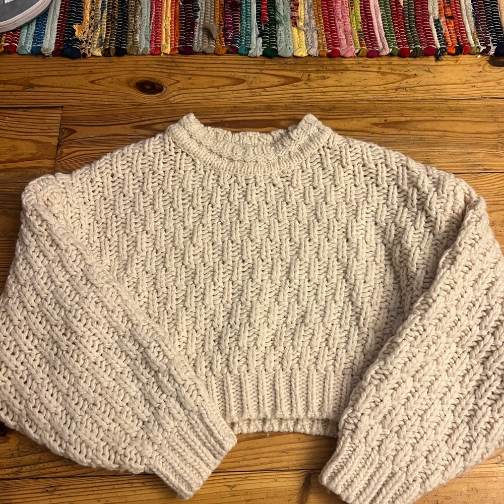 Universal Thread Cream Crew Neck Sweater